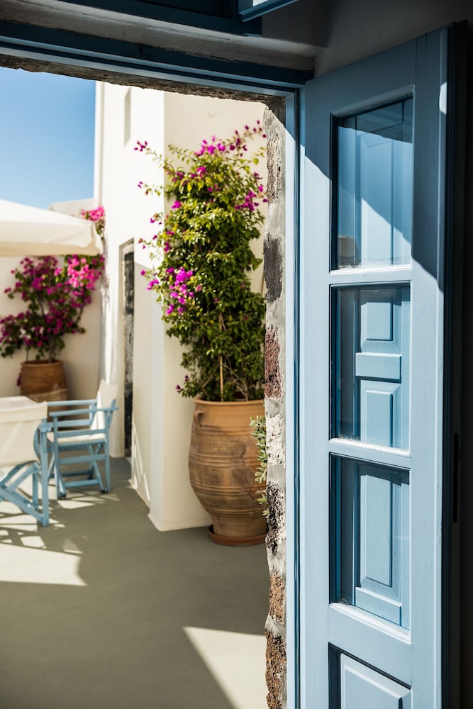 Junior Suite (Caldera View) - Photo 4