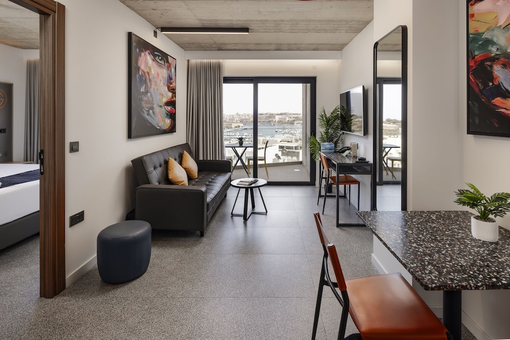 Executive Suite, 1 Bedroom, Harbor View - Photo 8