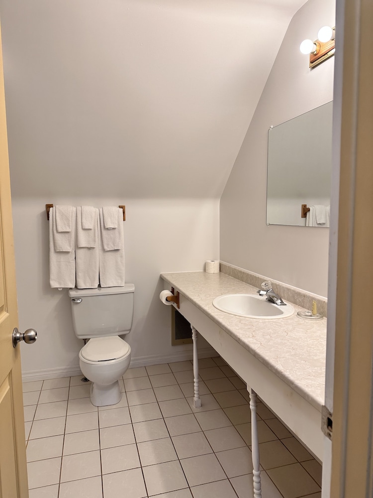 Larger Room with King Bed, Lake View photo 3