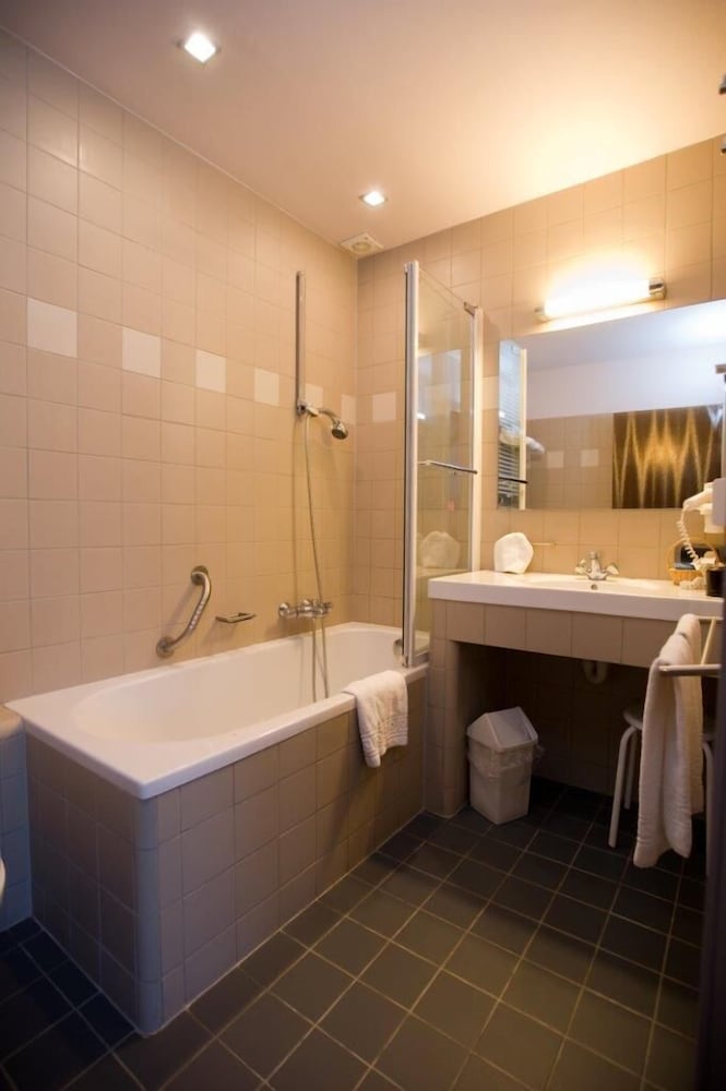Standard Double or Twin Room - Photo 23
