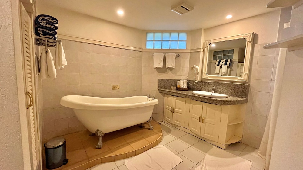 Villa Suite - Photo 3