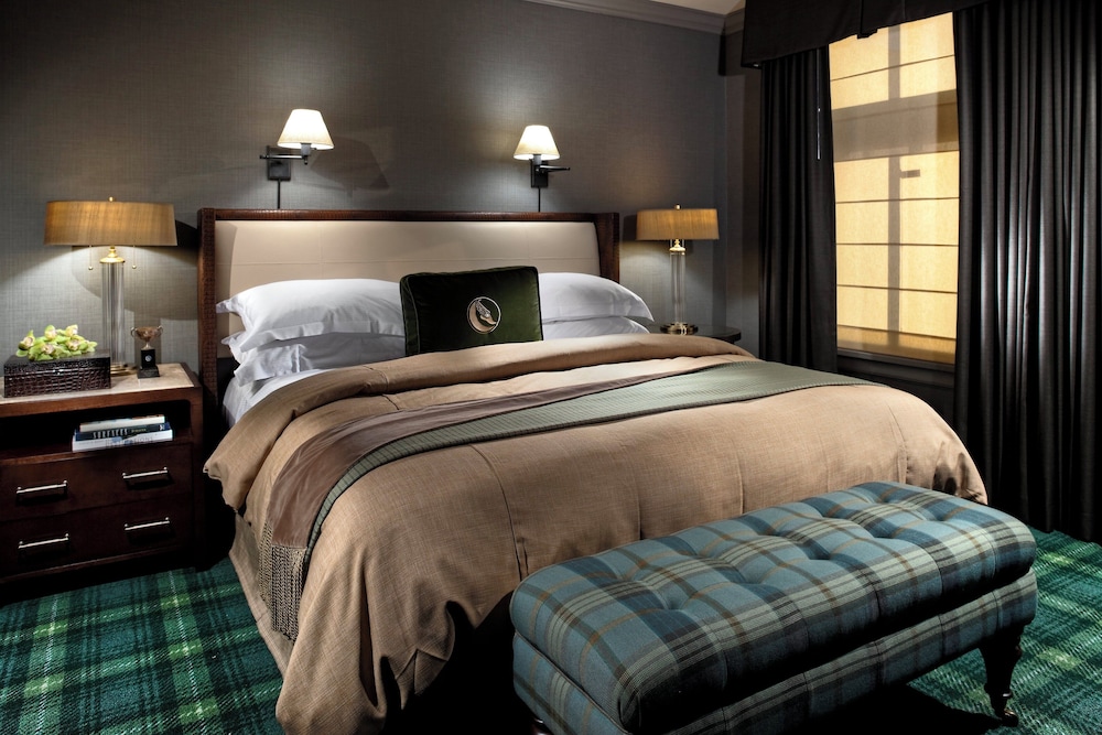 Superior Suite, 1 King Bed with Sofa bed, City View (One Bedroom Suite) thumbnail 6