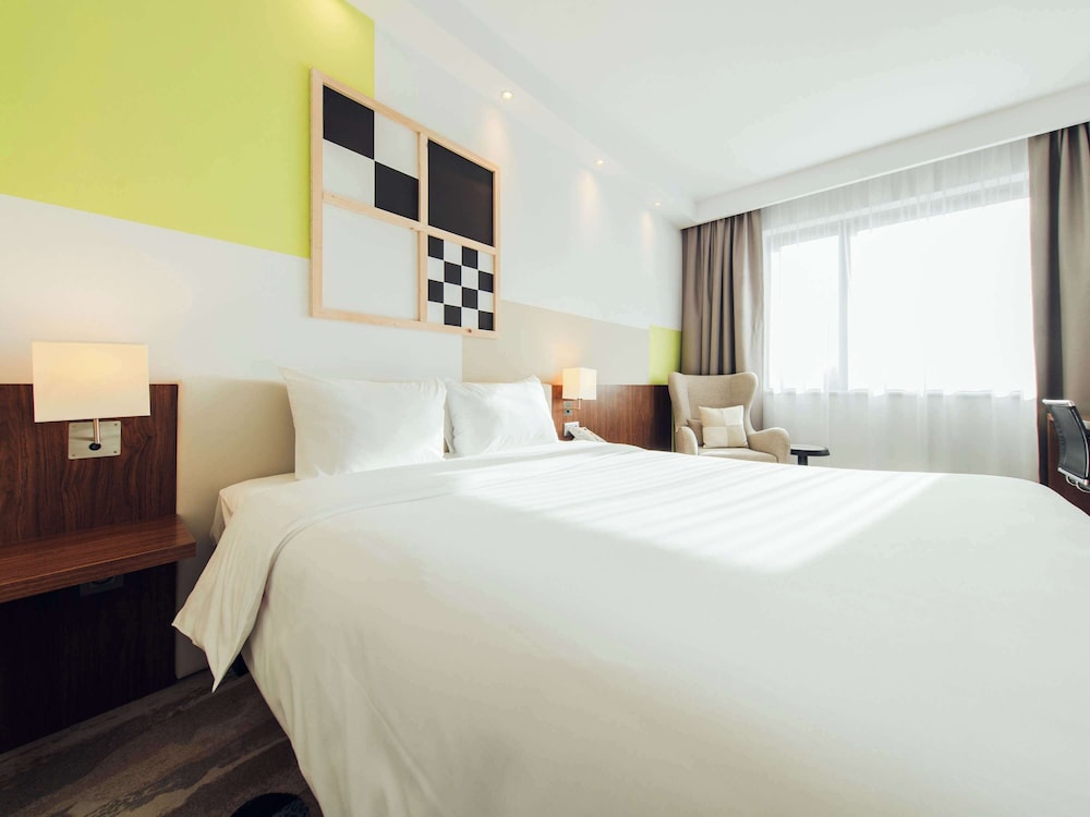 Superior Room, 1 King Bed photo 3