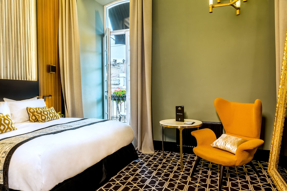 Deluxe Room, 1 King Bed photo 3