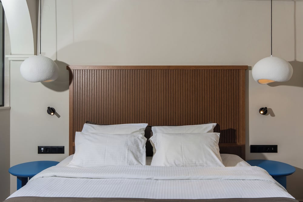 Deluxe Suite with Panoramic Sea View - Photo 12