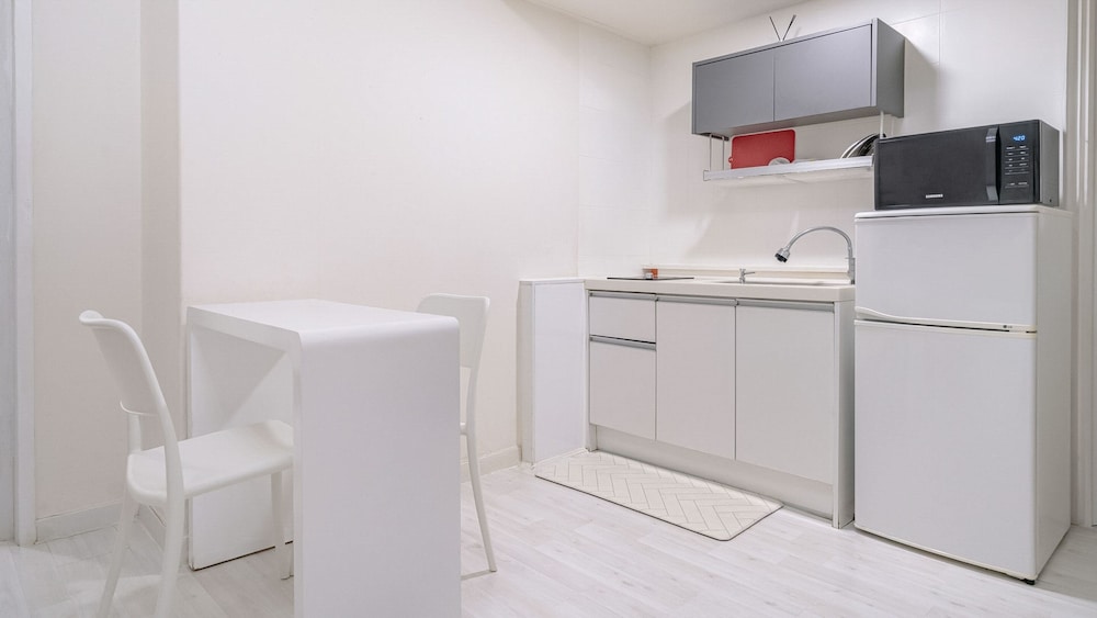 Basic Room, 1 Bedroom (A102) - Photo 5