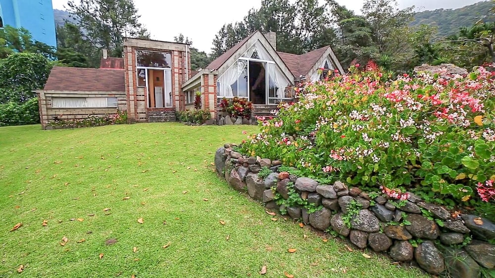 Exclusive House, 2 Bedrooms, 2 Bathrooms, Partial Lake View photo 1