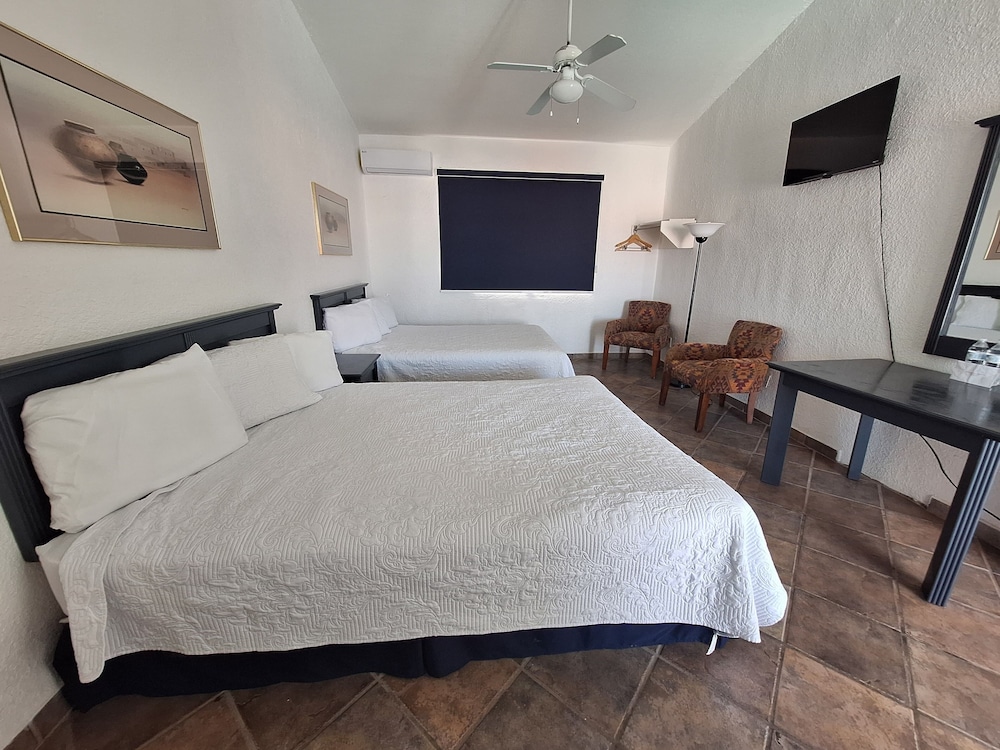 Standard Double Room, 2 Queen Beds photo 1