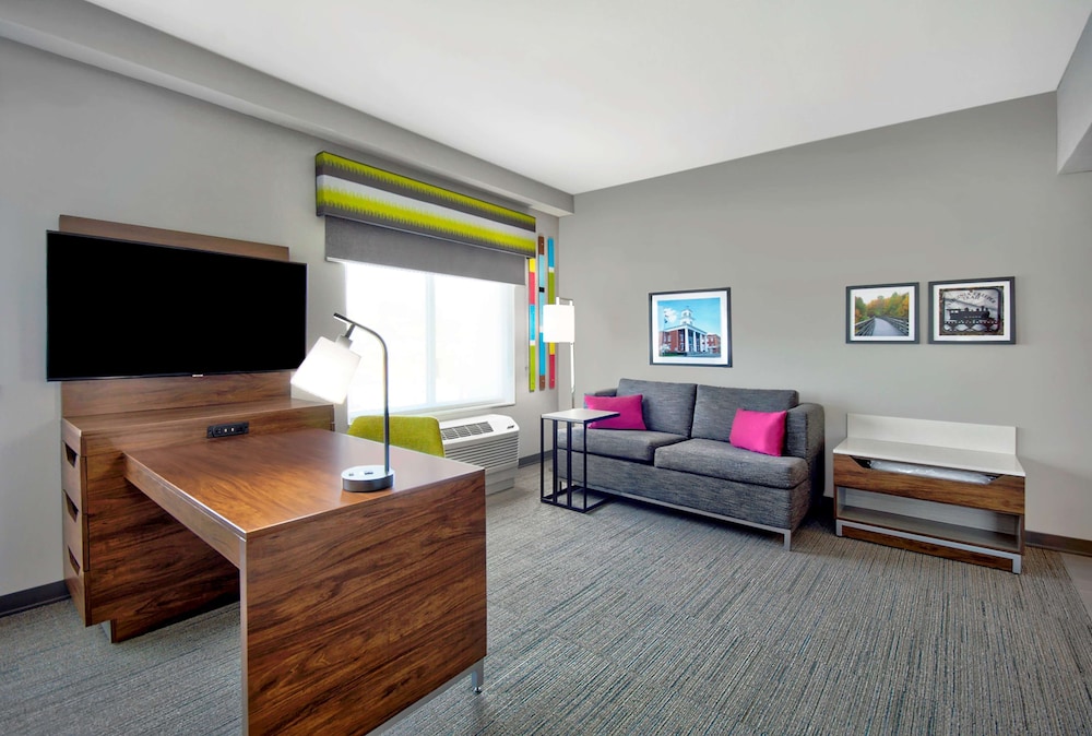 Suite, 1 King Bed, Non Smoking - Photo 1