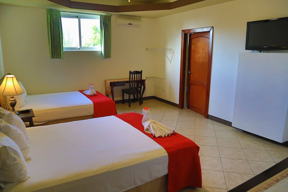 Standard Room, 2 Queen Beds photo 1