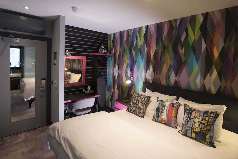 Club Double Room (FREE Gym & Pool Access) photo 1