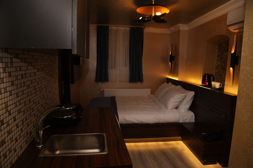 Economy Room, 1 Queen Bed, Non Smoking photo 2
