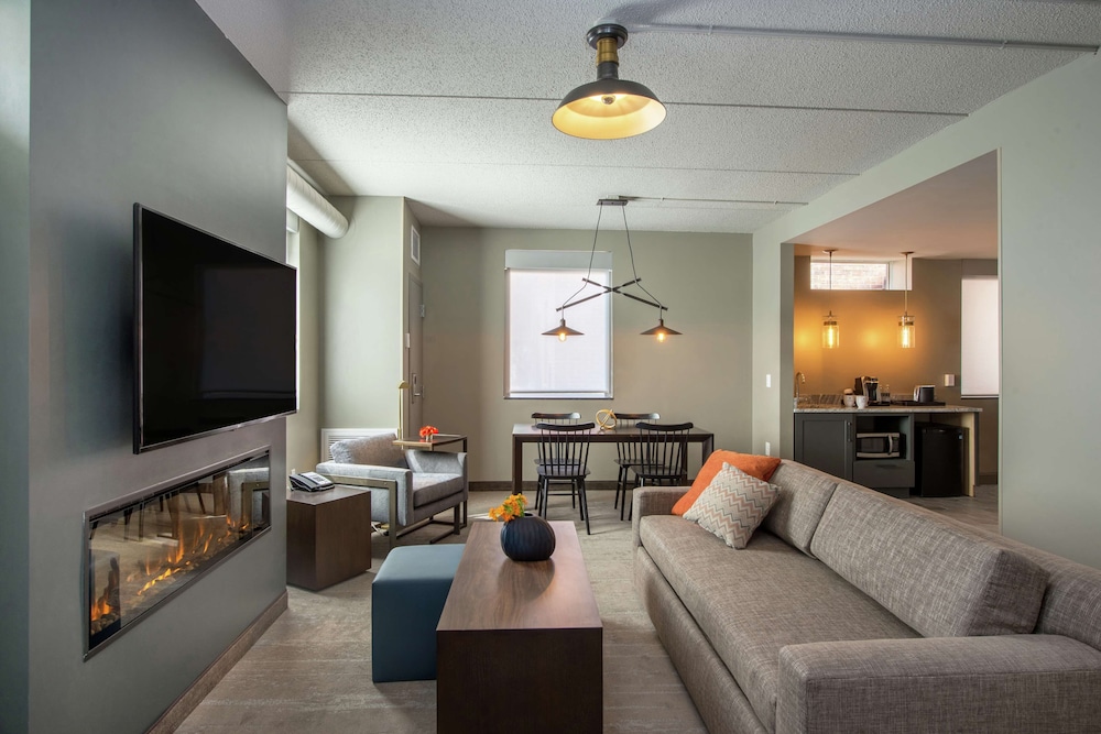 Deluxe Suite, 1 King Bed, Accessible, Non Smoking (Mobility & Hearing, Roll-in Shower)