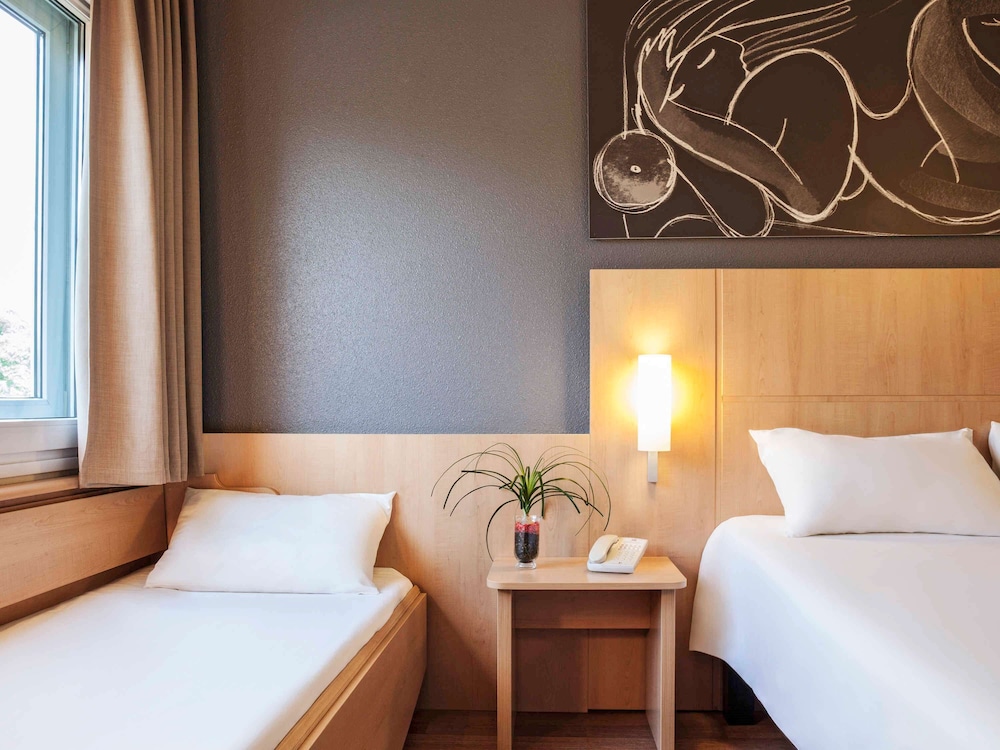 Room, Multiple Beds