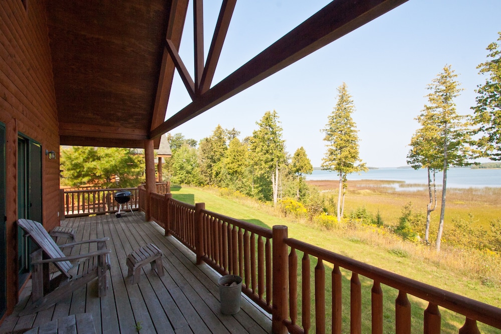 Bayside Cabin 2 Bedroom, 2 Bath photo 3