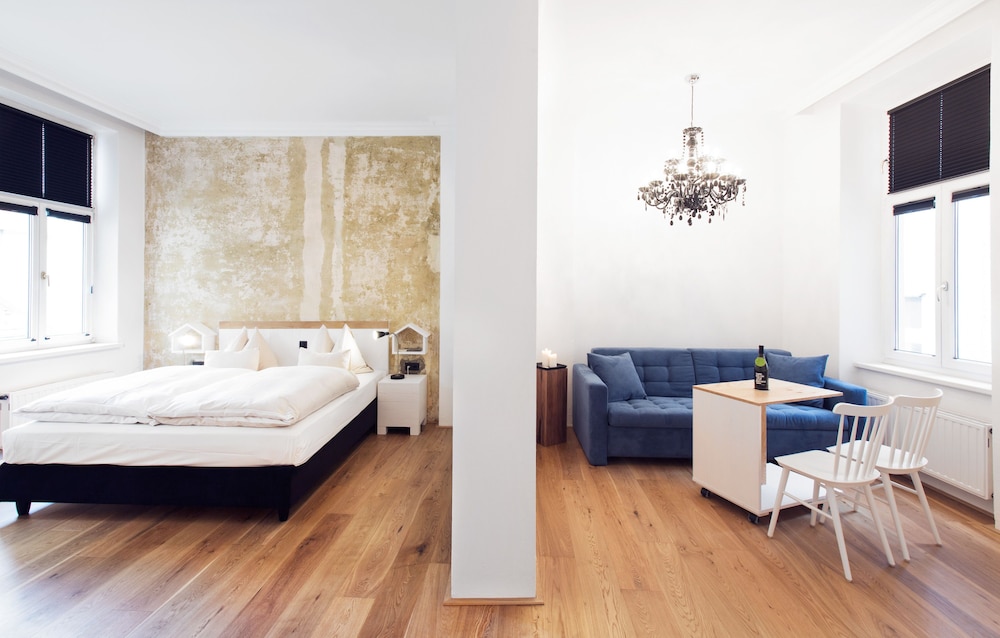 Grand Independent Room - Photo 1
