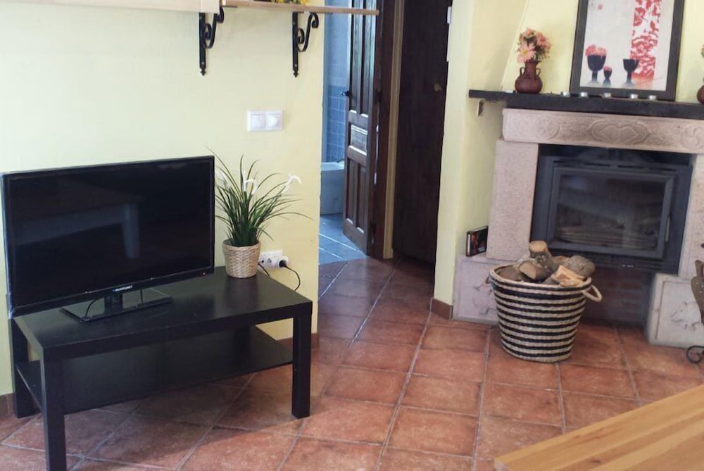 Romantic Apartment, 1 Bedroom, Hot Tub, Garden Area photo 3