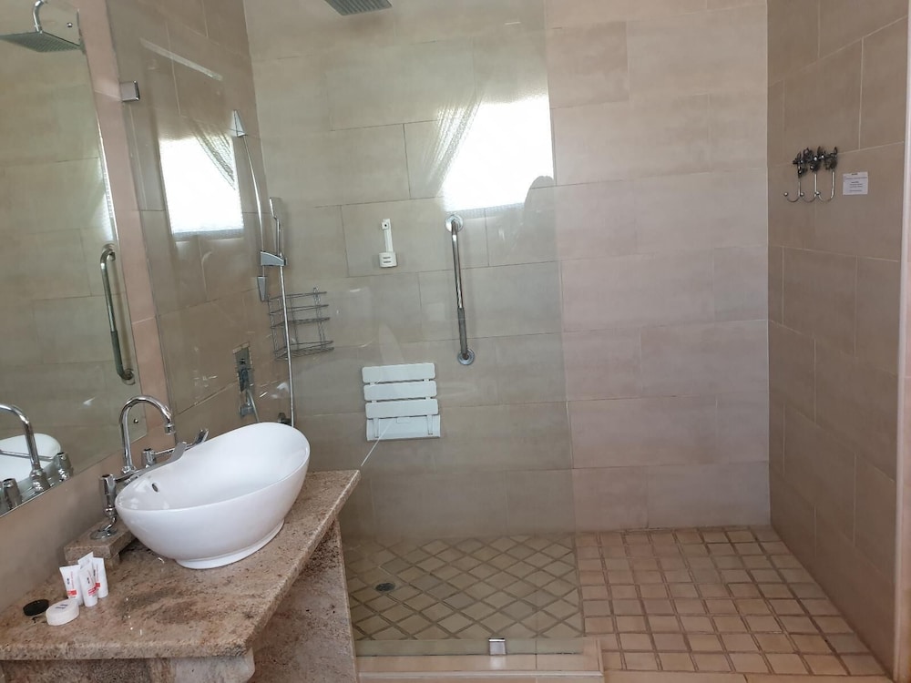 Executive Room photo 3