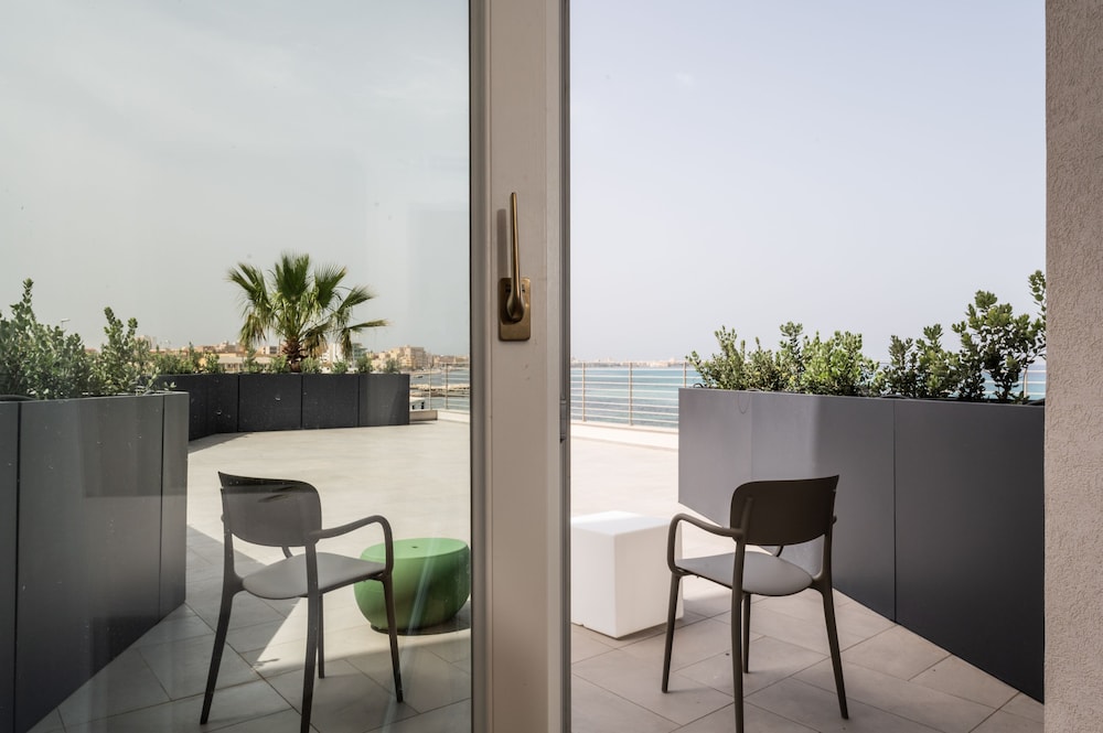 Double or Twin Room, Terrace, Sea View - Photo 1