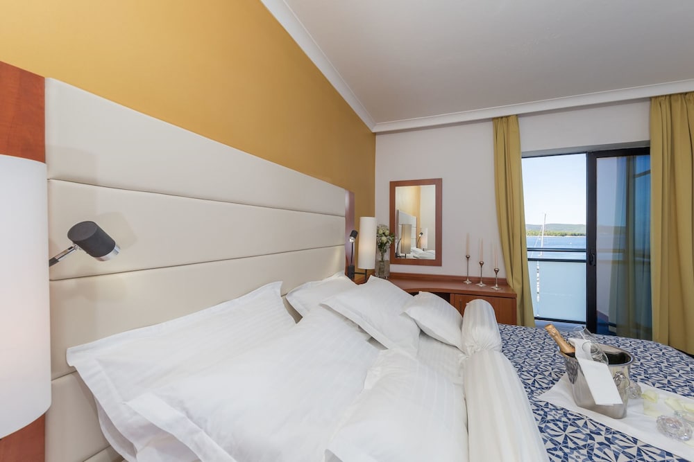 Premium Club Room, Balcony, Sea View photo 3