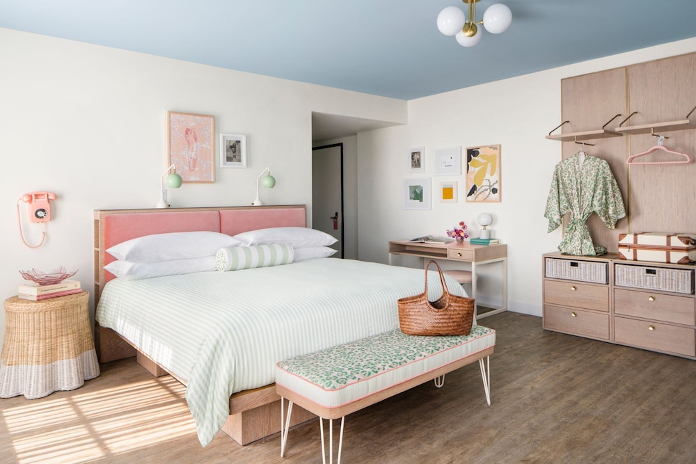 Suite, 1 King Bed