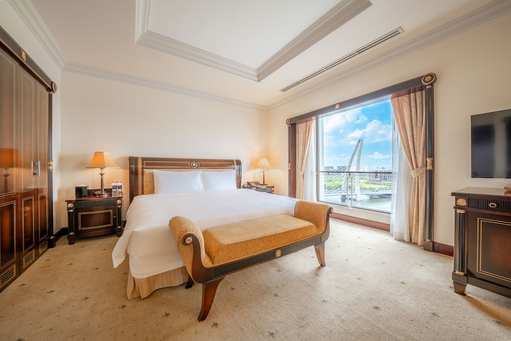 Deluxe Suite Lounge Access, River View