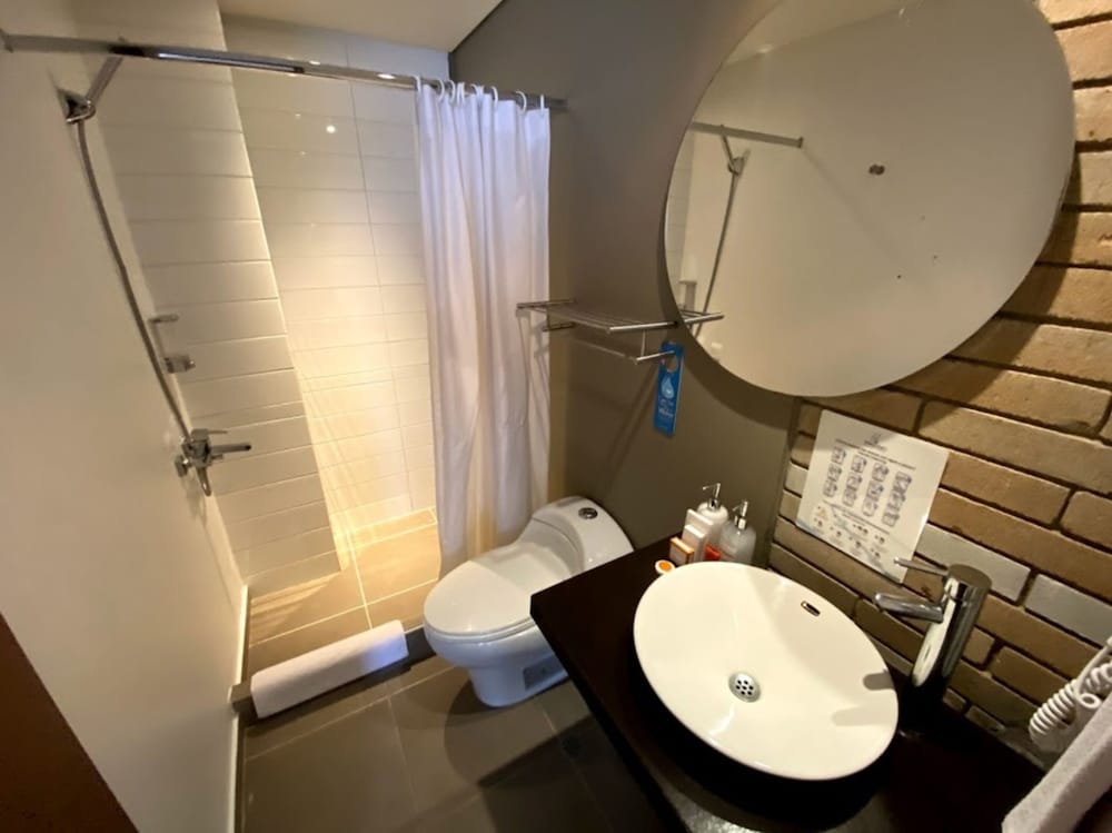 Standard Twin Room, 2 Double Beds - Photo 4