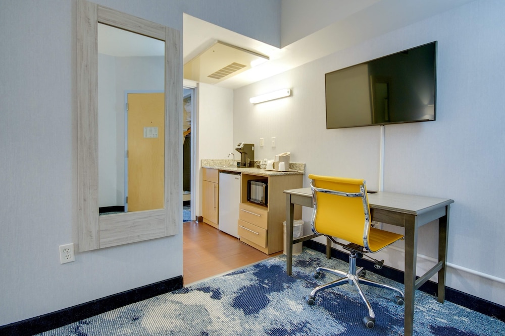 Suite North, King & Sofa Bed, No View, No Balcony photo 2