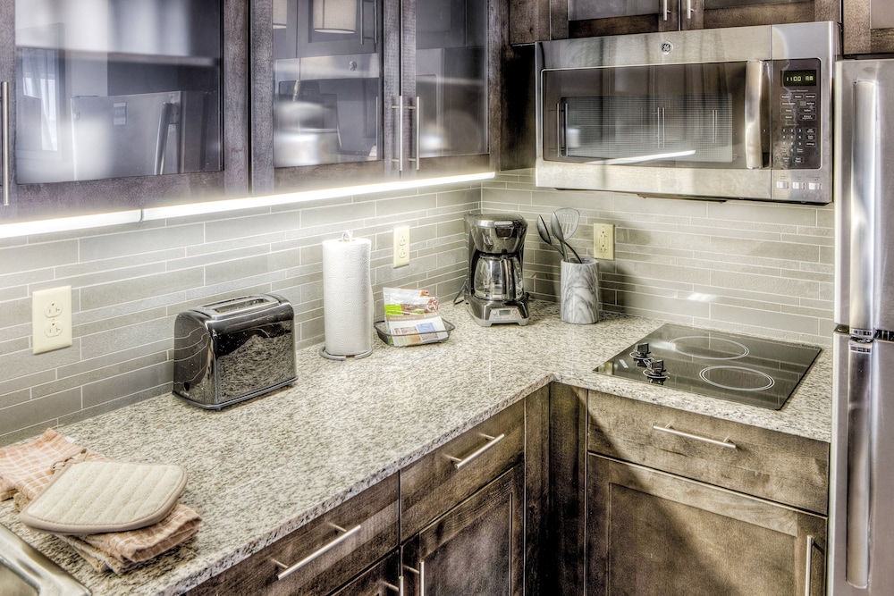 Suite, 1 Bedroom, Accessible, Kitchen (Comm, Tran Shwr) photo 2