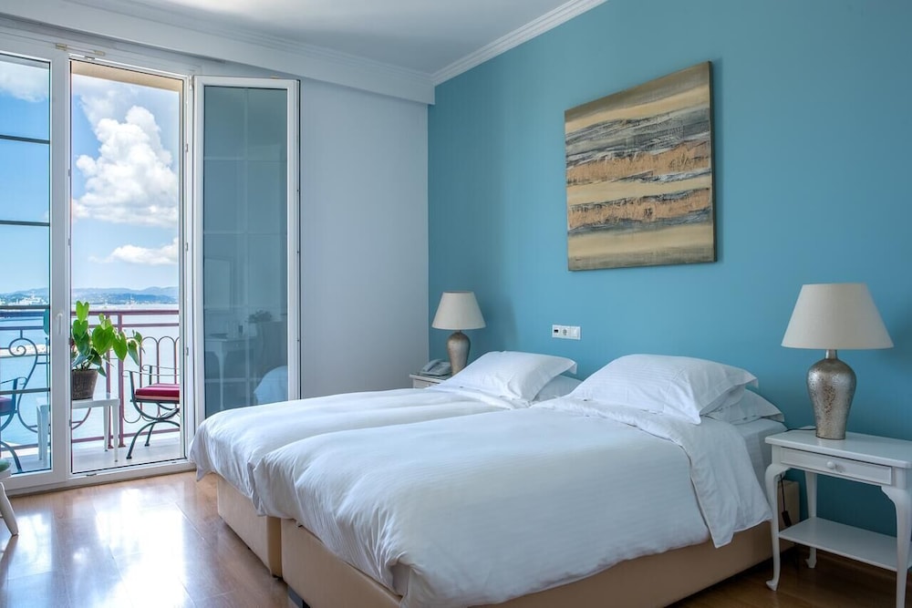 Superior Triple Room, Sea View - Photo 1