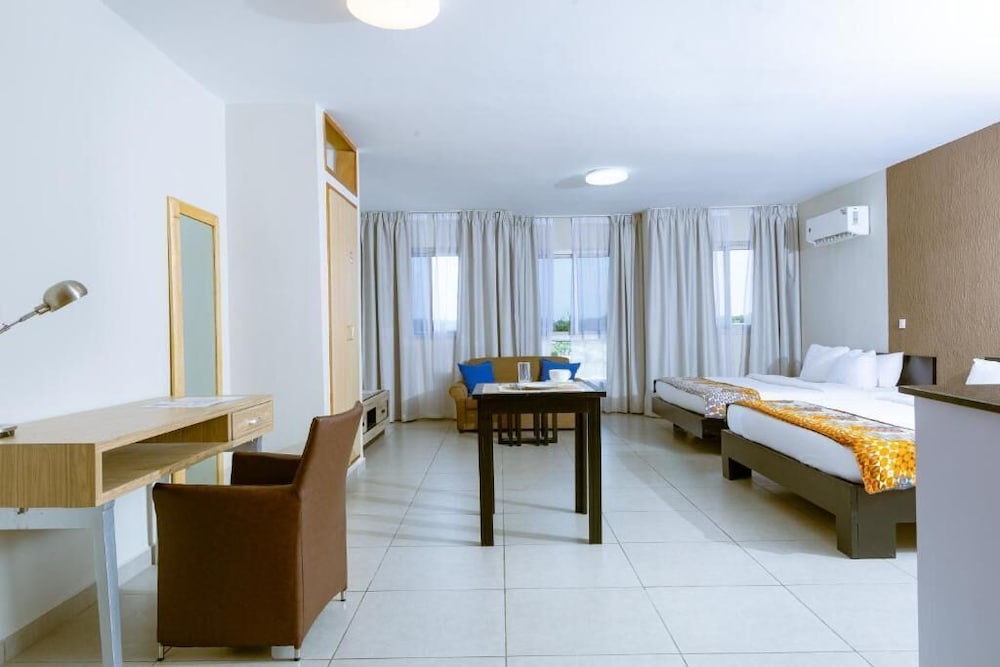 Family Studio, 2 Queen Beds