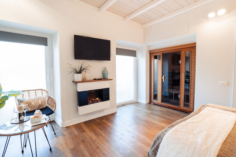 Romantic Studio Suite, Sauna photo 2