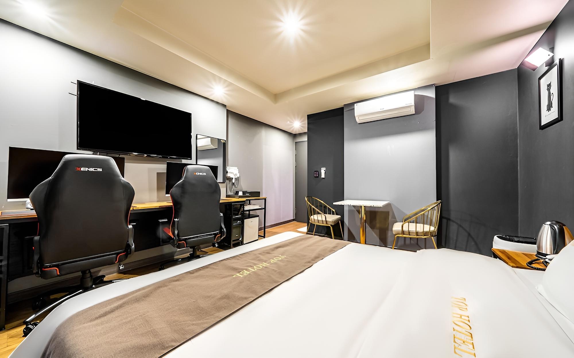 Room (Standard room B (air purifier random ) - Photo 10