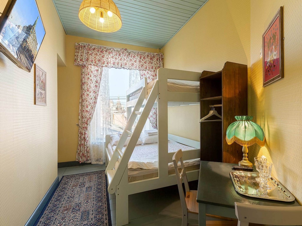 Superior Triple Room, Private Bathroom, City View photo 3