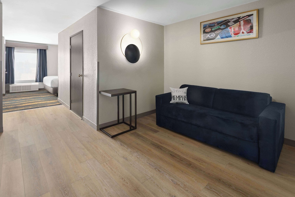 Deluxe Room, 1 King Bed with Sofa bed, Non Smoking, Kitchen (Shower) - Photo 4