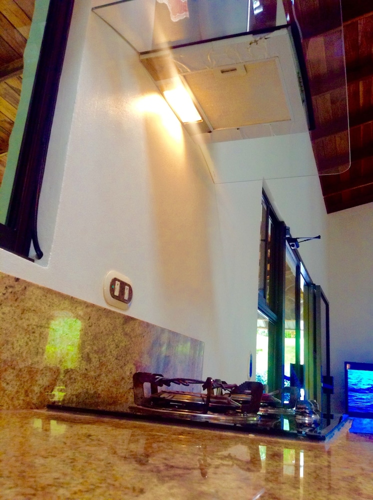 Deluxe House, 3 Bedrooms photo 2