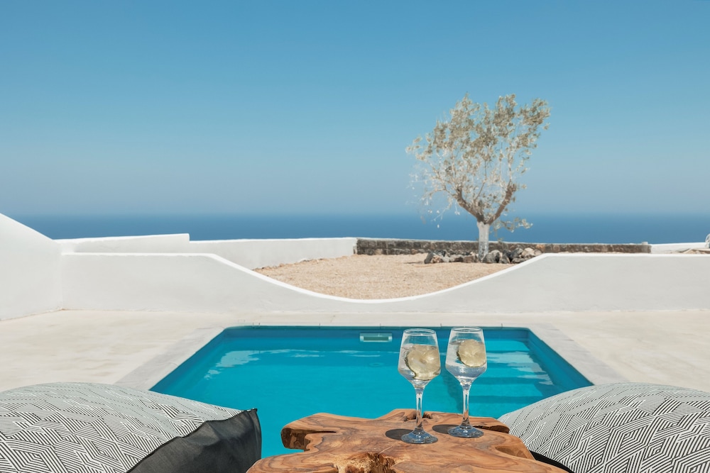 Villa two bedroom with private pool, interior hot tub & Sea View - Photo 3