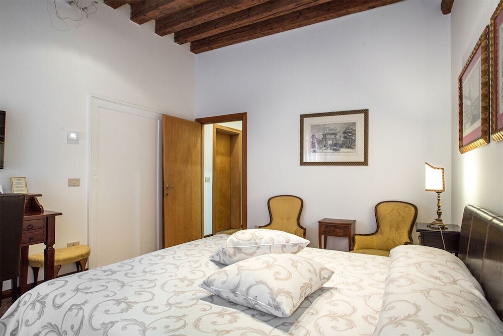 Superior Triple Room, 1 Bedroom, Private Bathroom photo 2