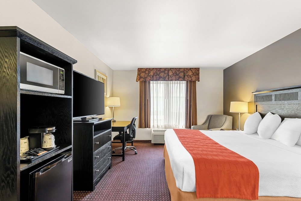 Suite, 1 King Bed, Non Smoking, Jetted Tub - Photo 3