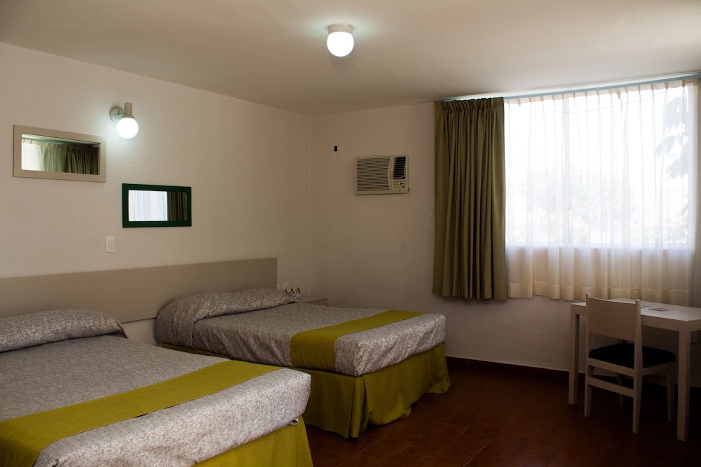 Quadruple Room, 2 Queen Beds photo 1