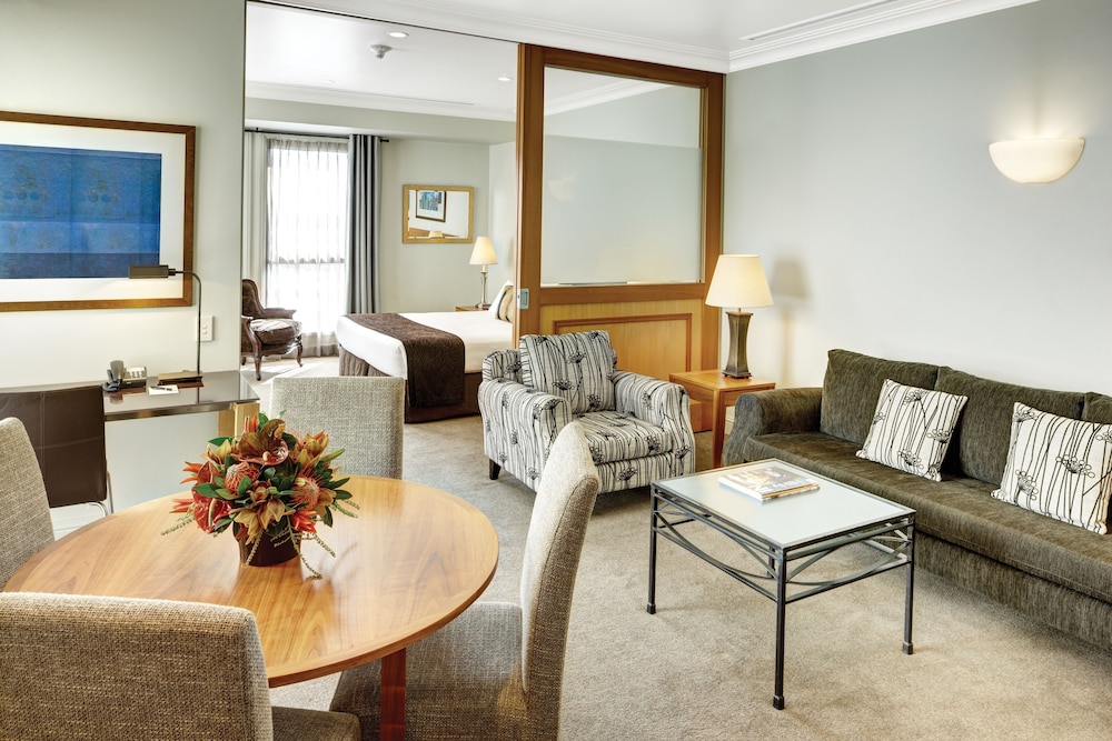 Deluxe 1 Bedroom Apartment with Harbour View - Photo 1