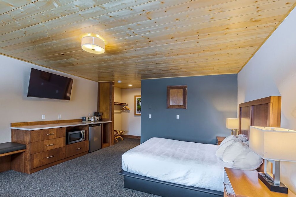 Standard Studio, 1 Queen Bed with Sofa bed, Fireplace, Mountain View (Trailside) photo 3