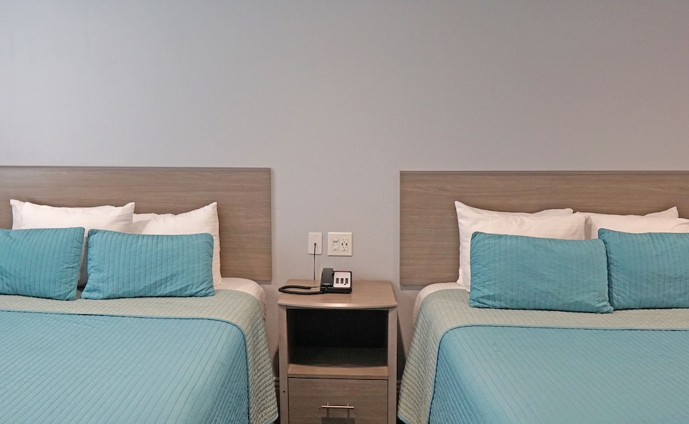 Standard Room, 2 Queen Beds photo 3