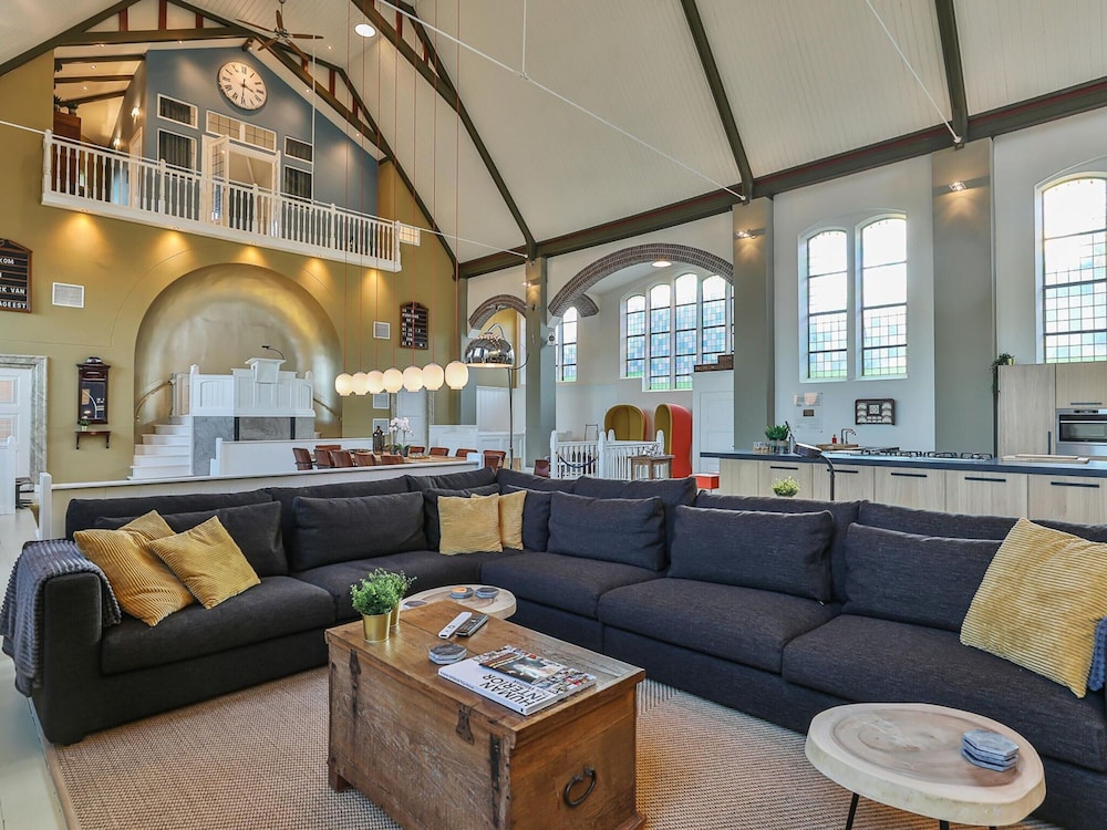 Villa photo 2