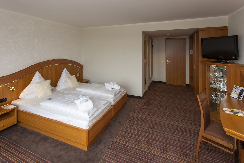 Standard Twin Room, 2 Twin Beds photo 3