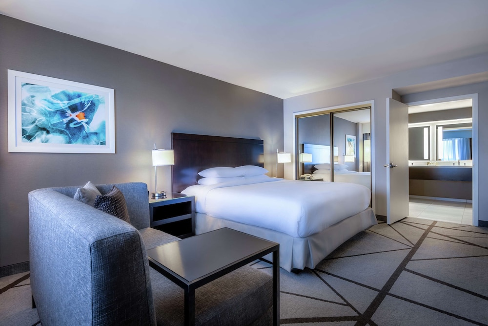 Suite, 1 King Bed - Photo 12
