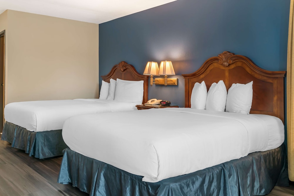 Standard Room, 2 Queen Beds, Balcony, River View photo 2