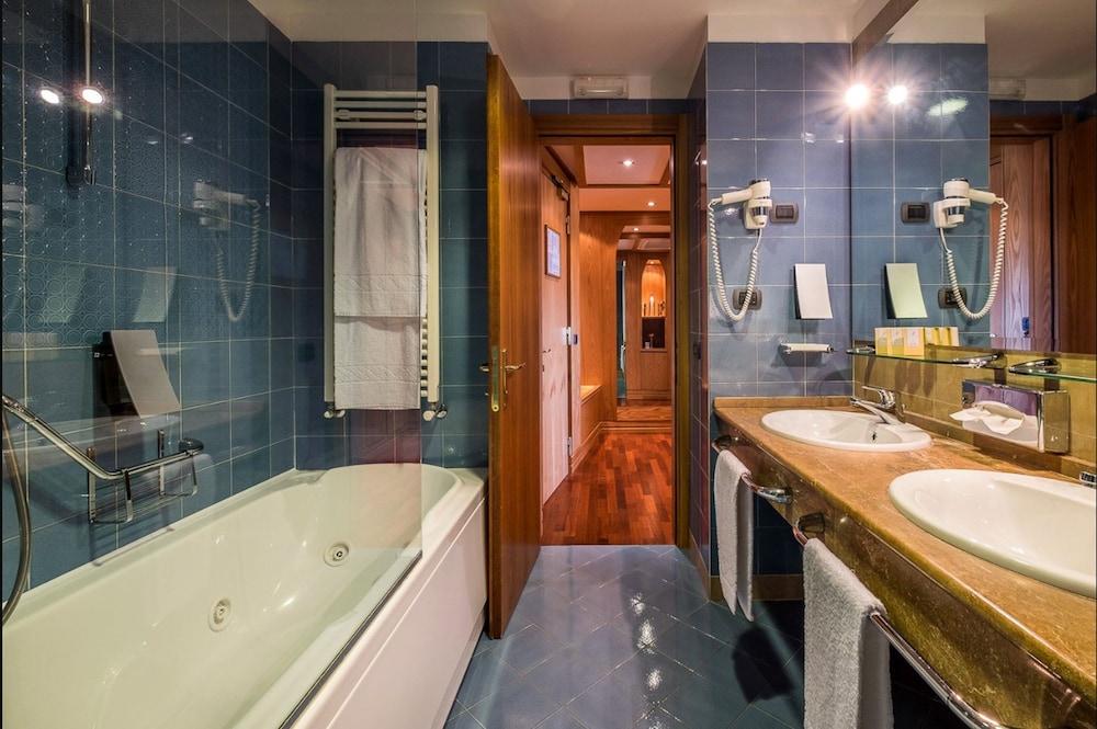 Junior Double or Twin Room - Photo 7