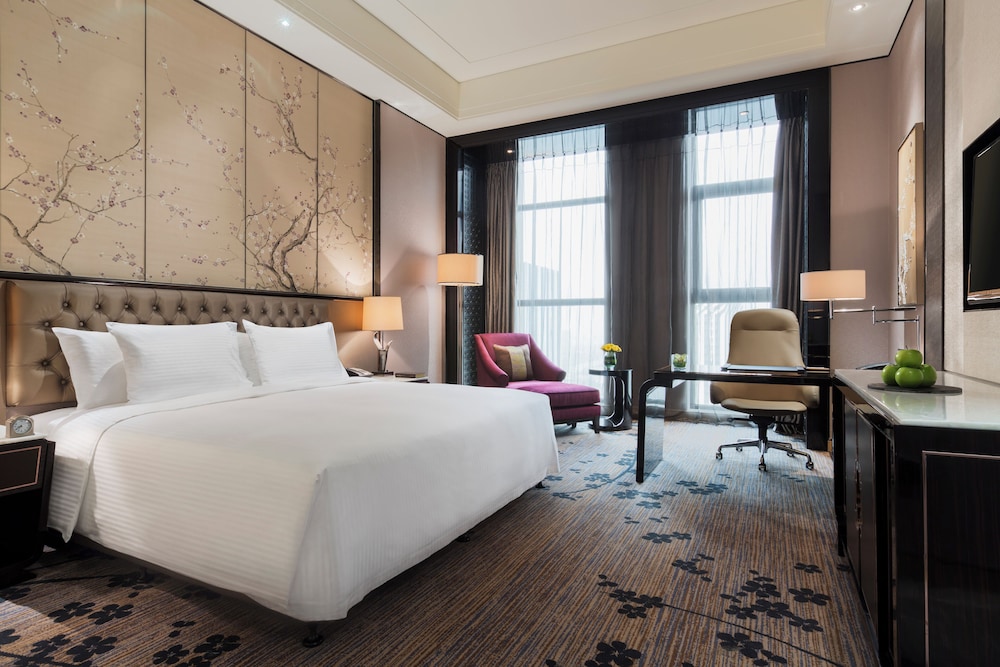 Deluxe Room, 1 King Bed - Photo 4