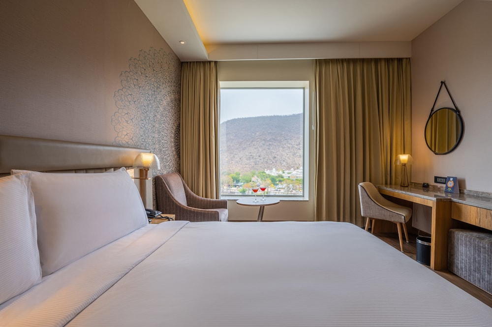 Room, 1 King Bed (Aravalli View) - Photo 2